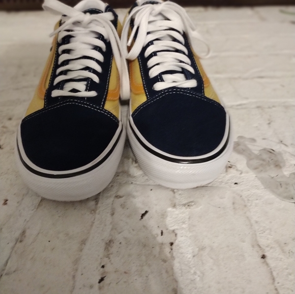 Vans - Picture 3 of 4